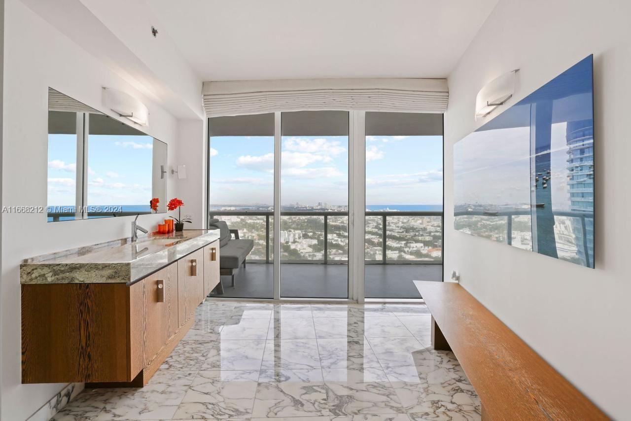 ICON CONDO - Residential