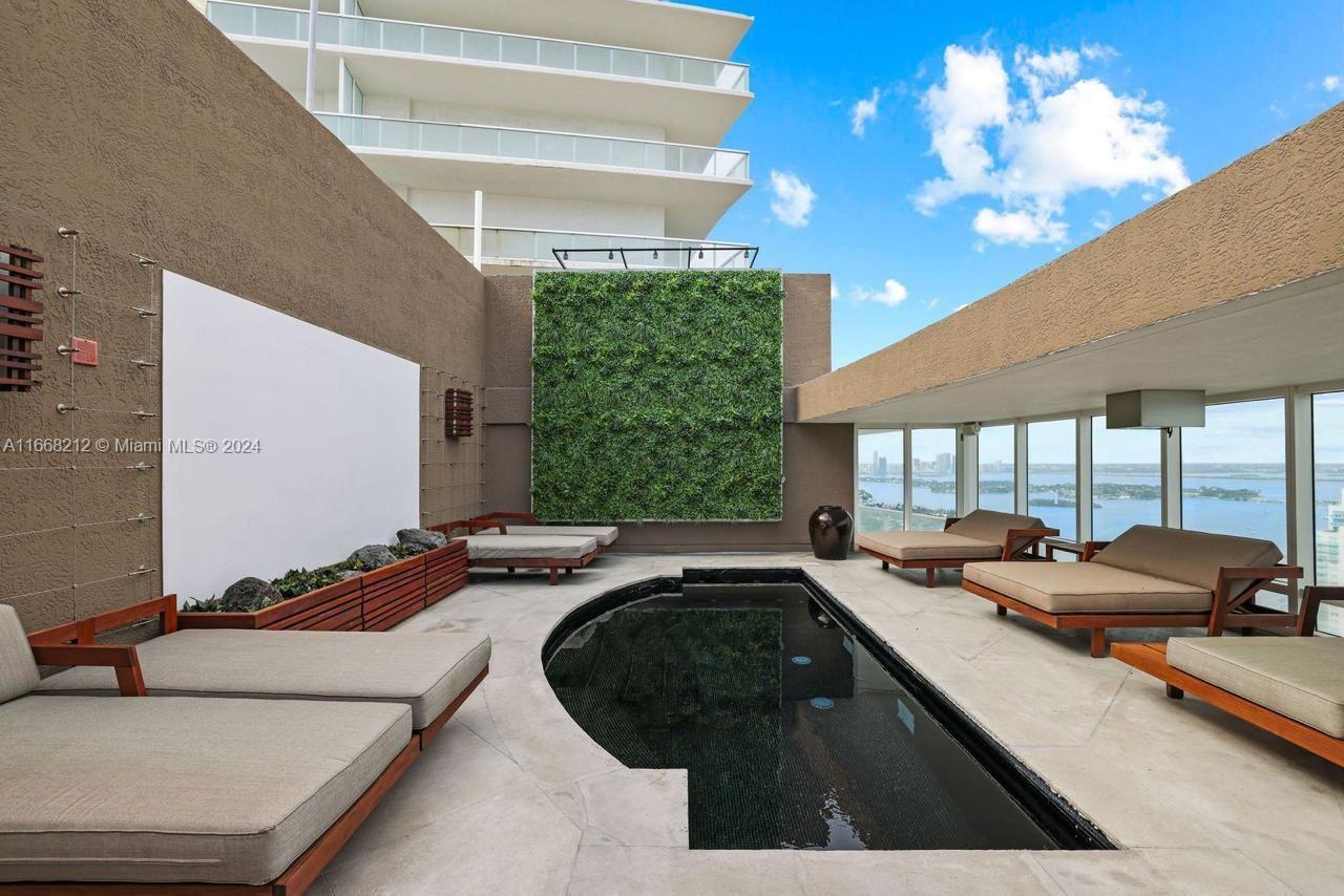 ICON CONDO - Residential