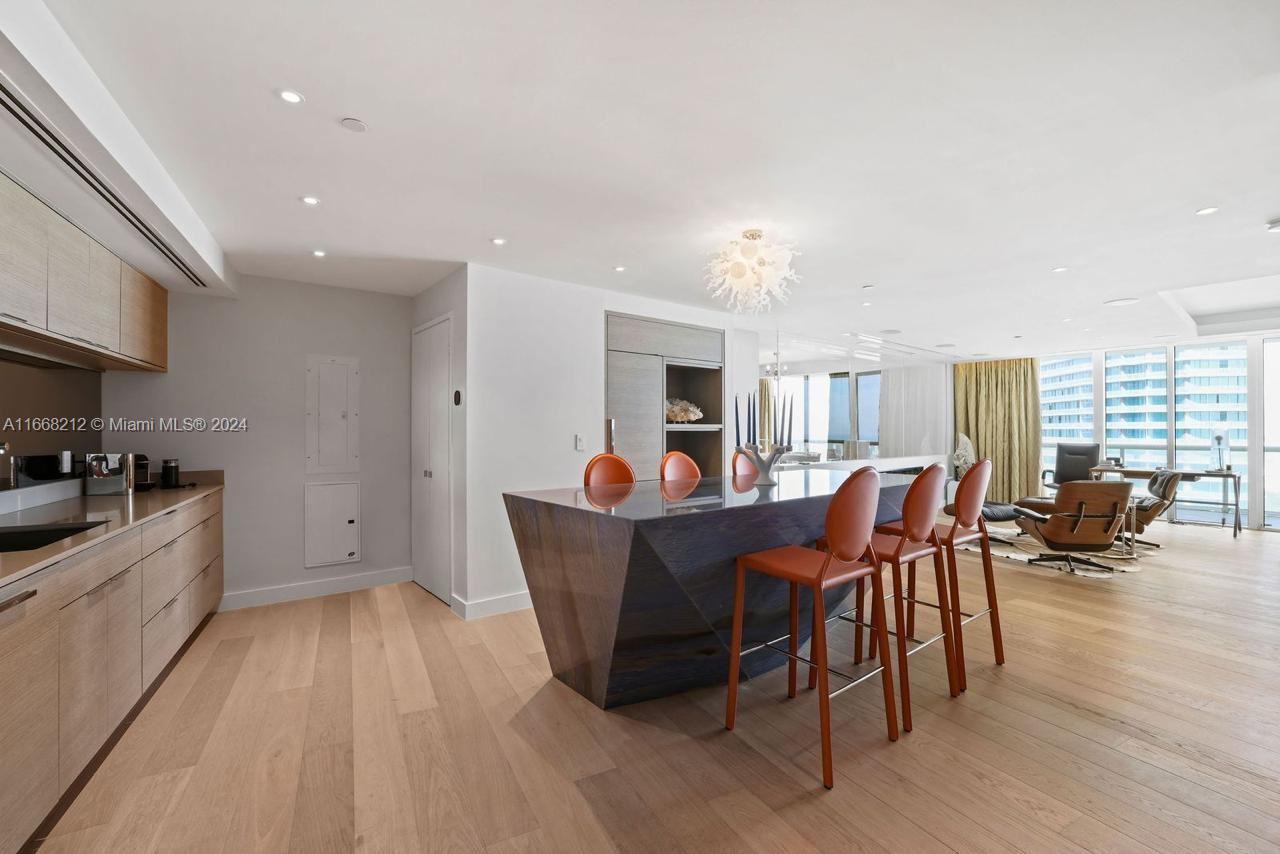 ICON CONDO - Residential
