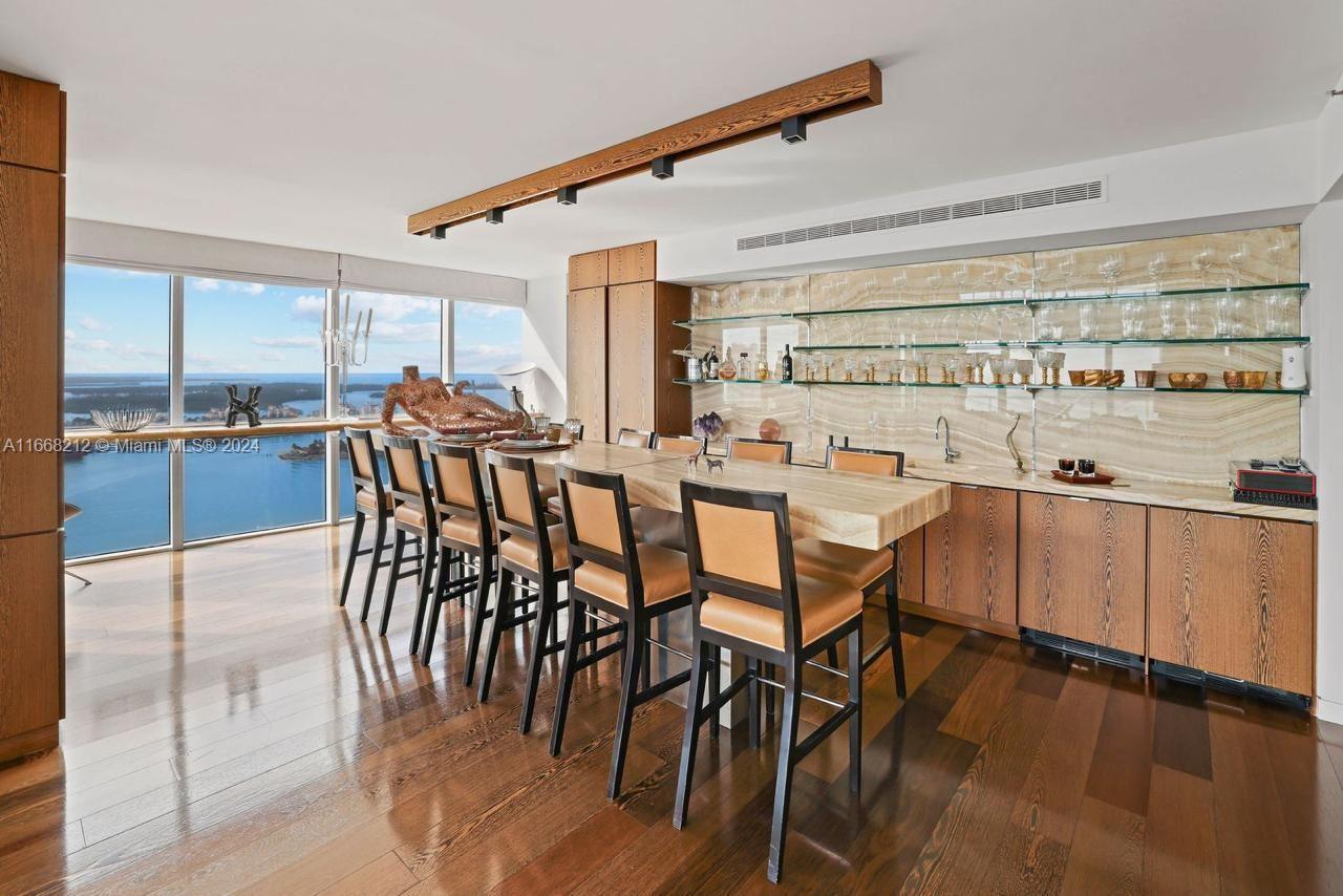 ICON CONDO - Residential