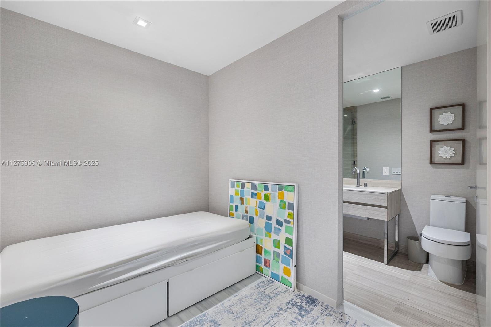 18975 COLLINS CONDO - Residential Lease