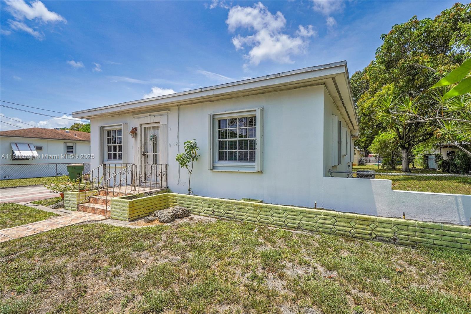 525 Ne 126th St, North Miami, Miami-Dade County, Florida - 2 Bedrooms  
2 Bathrooms - 