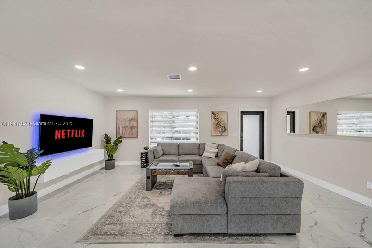 ALHAMBRA HGTS SEC 5 - Residential Lease