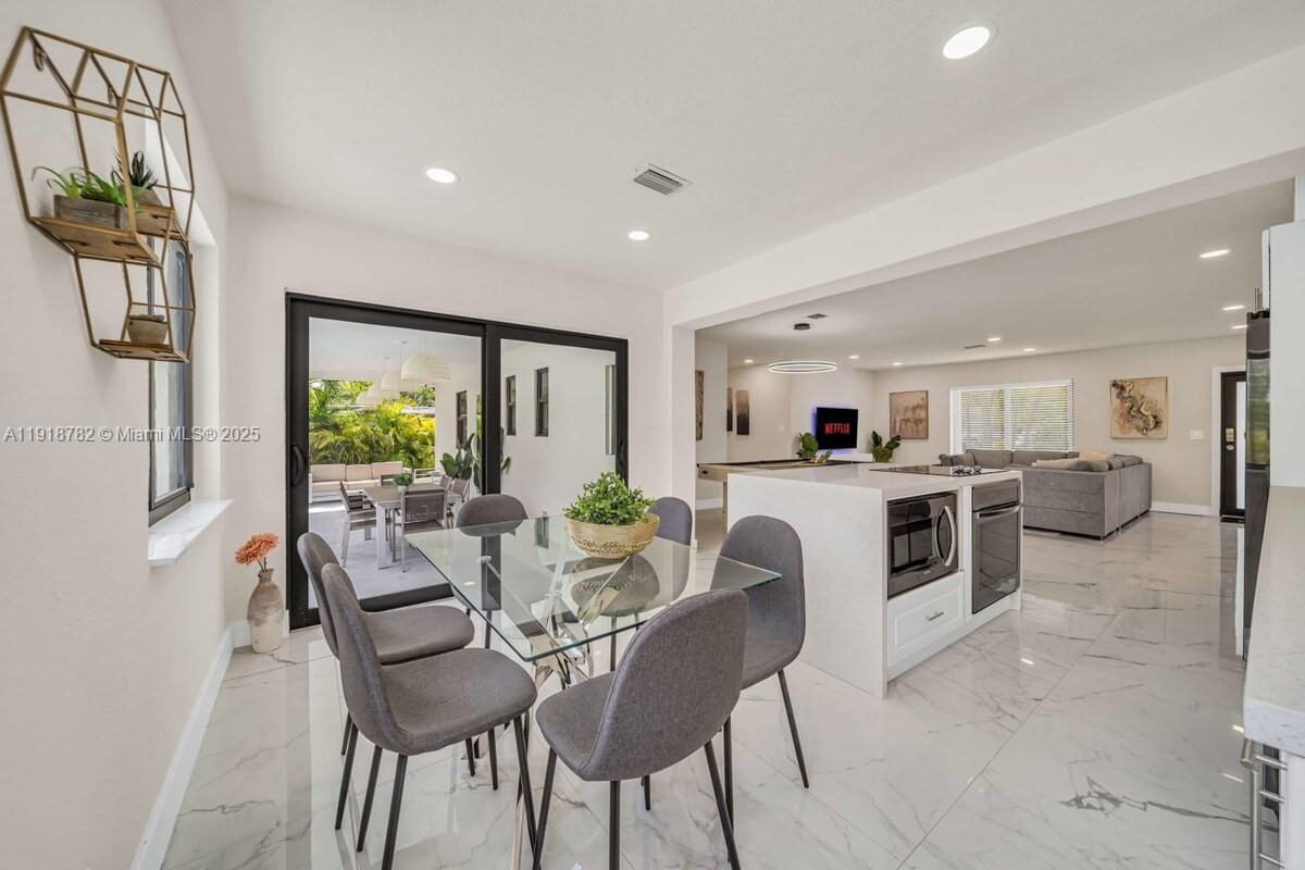 ALHAMBRA HGTS SEC 5 - Residential Lease