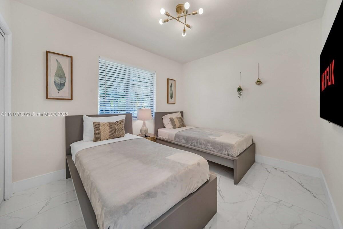 ALHAMBRA HGTS SEC 5 - Residential Lease