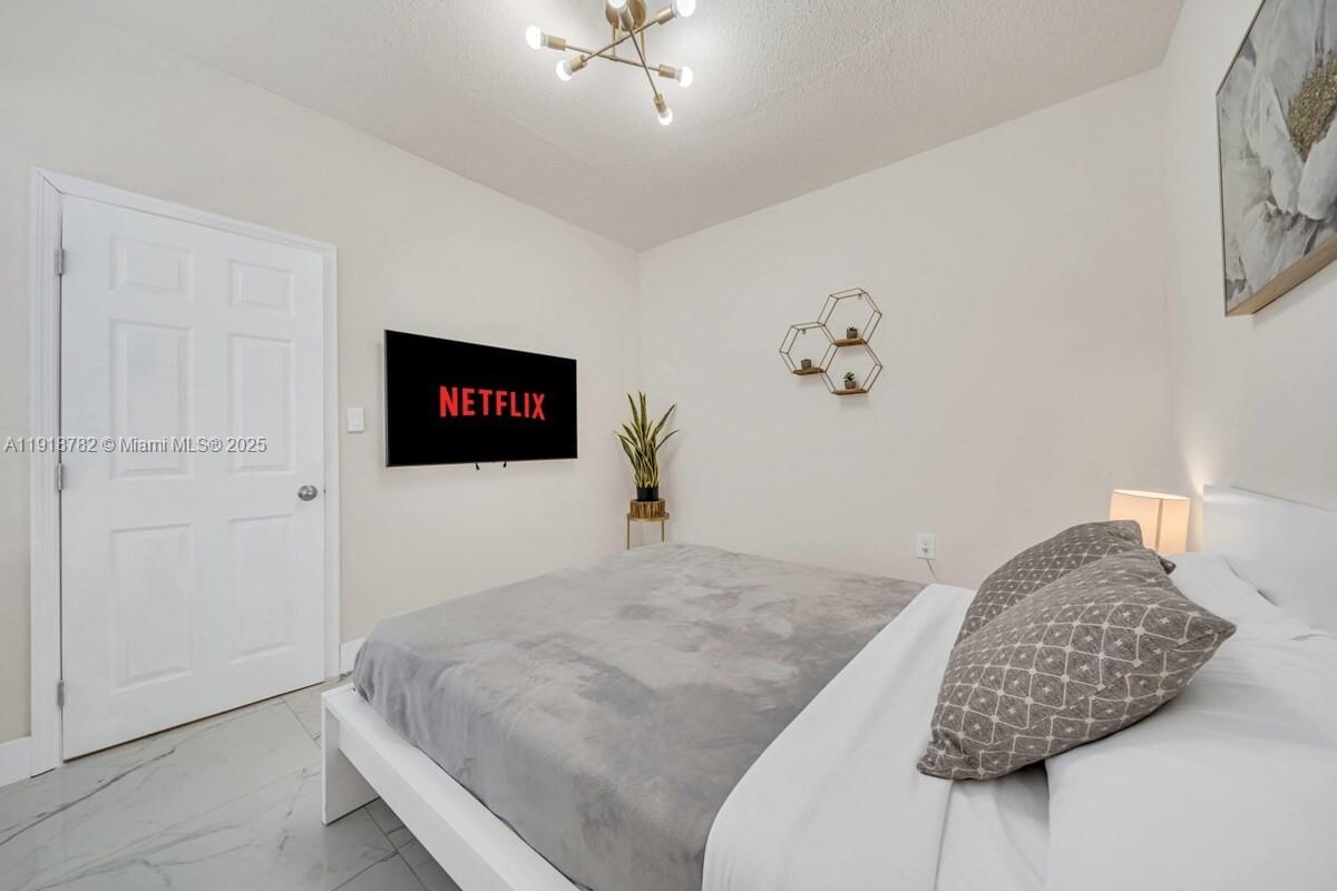 ALHAMBRA HGTS SEC 5 - Residential Lease