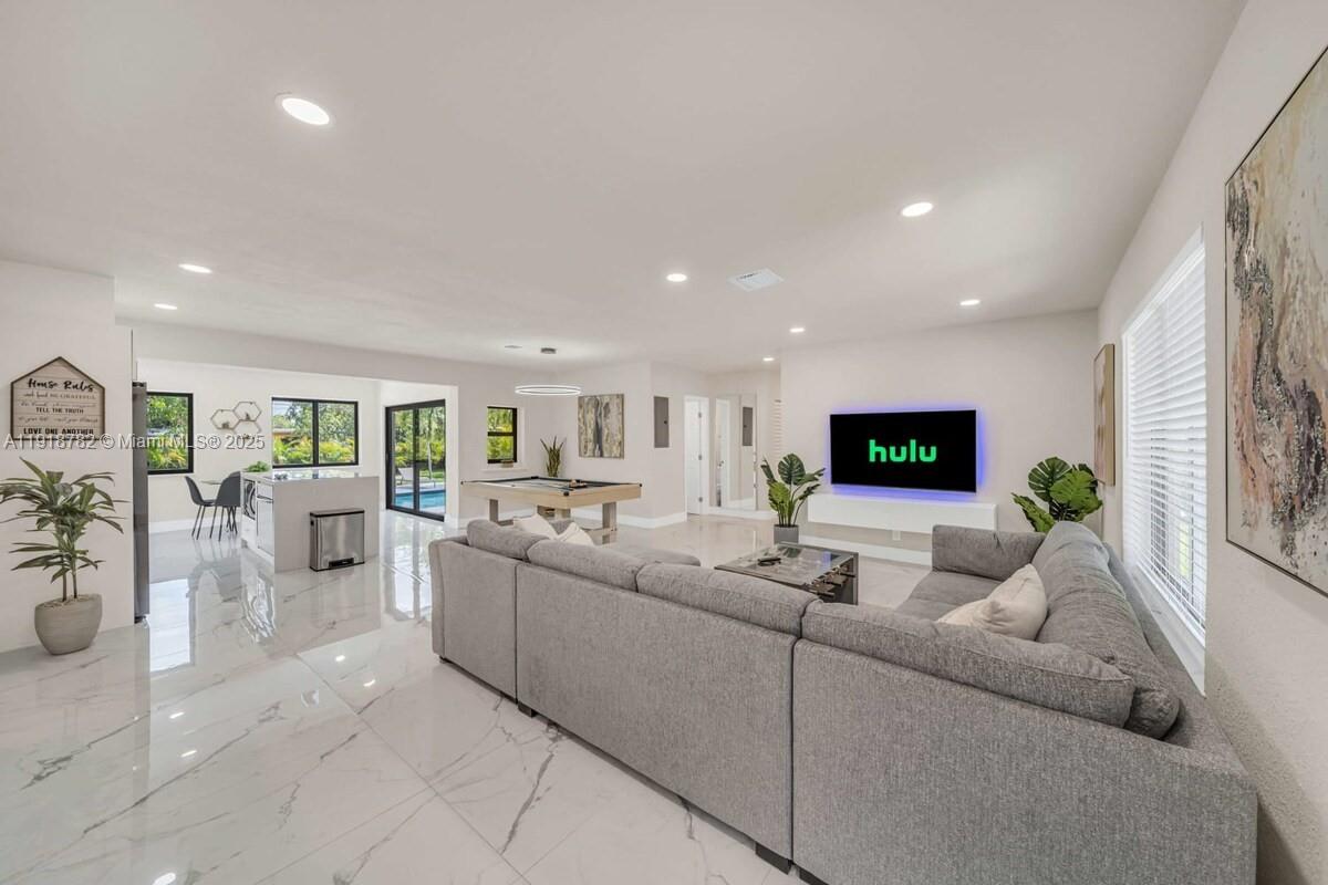 ALHAMBRA HGTS SEC 5 - Residential Lease