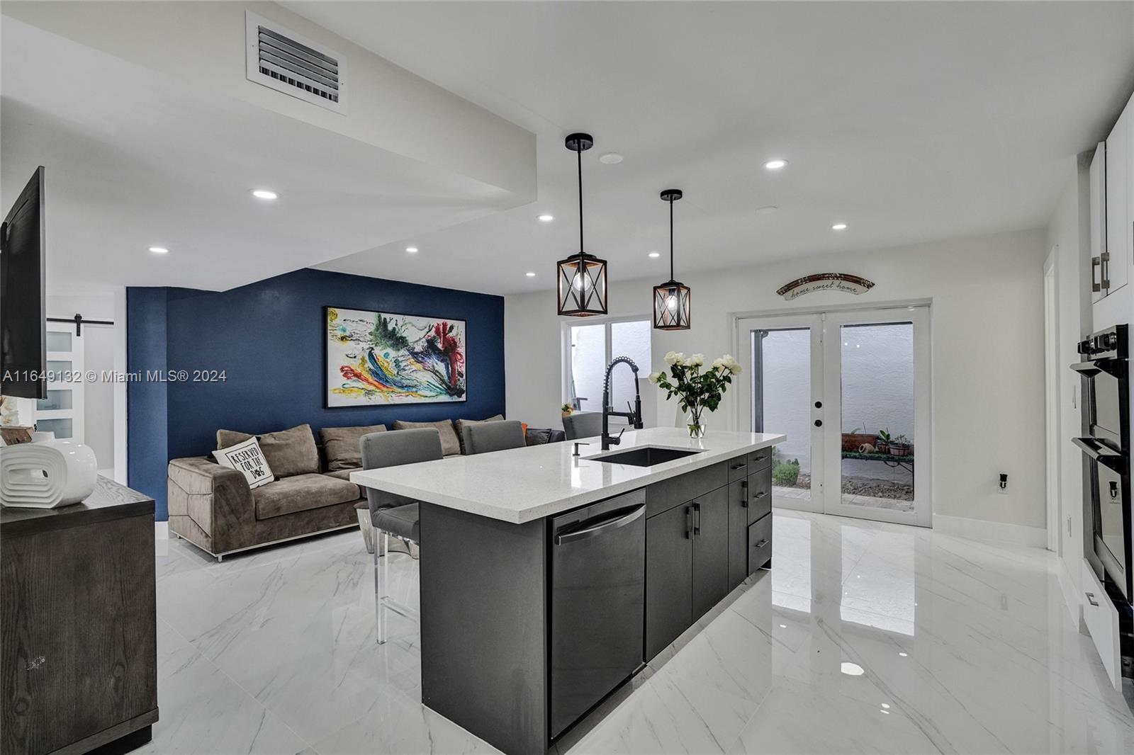 WEST LAKES GARDENS - Residential