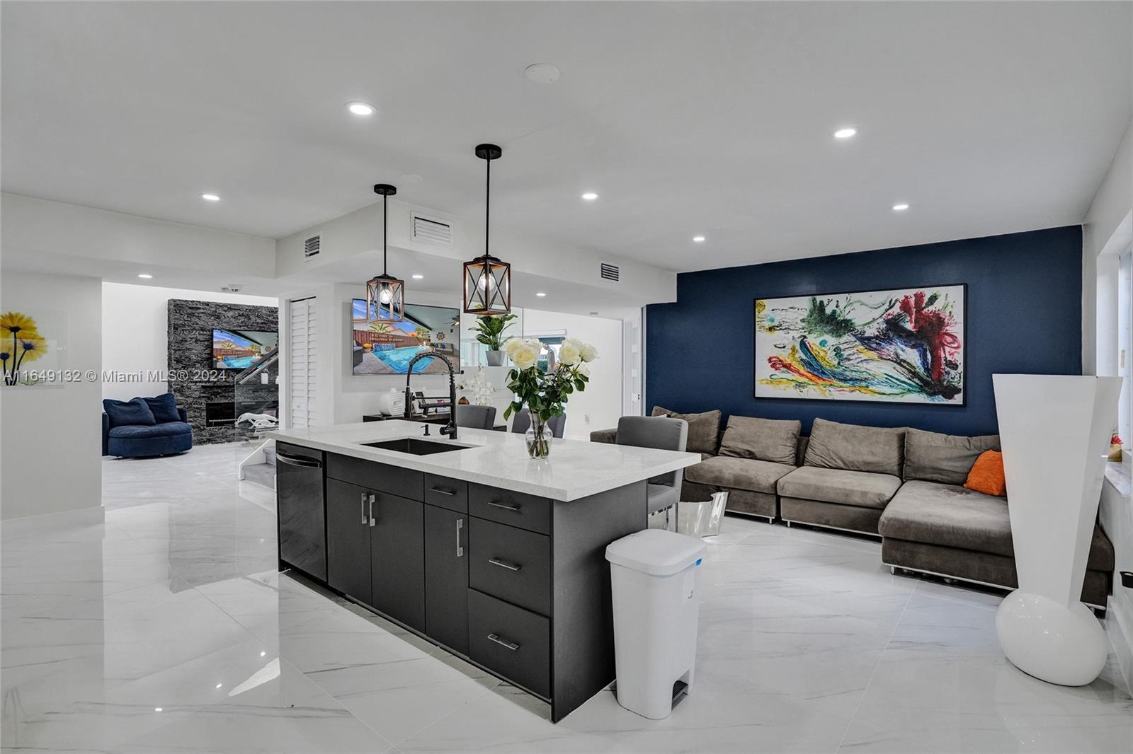 WEST LAKES GARDENS - Residential