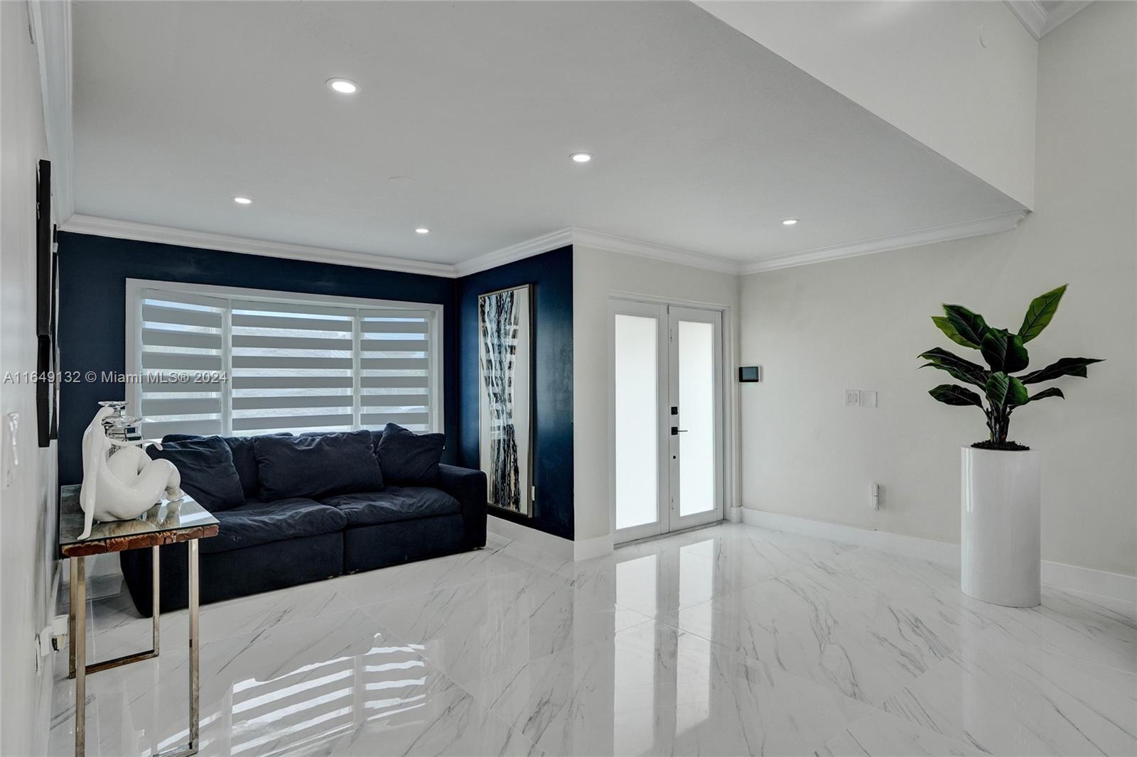 WEST LAKES GARDENS - Residential