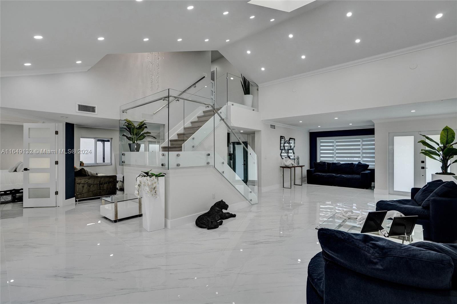 WEST LAKES GARDENS - Residential