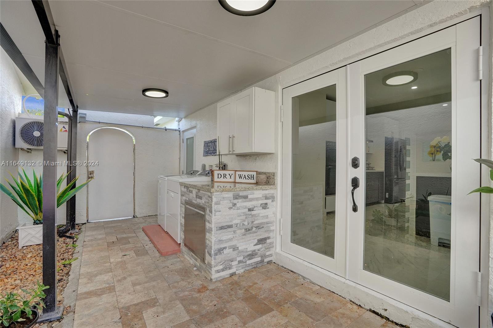 WEST LAKES GARDENS - Residential