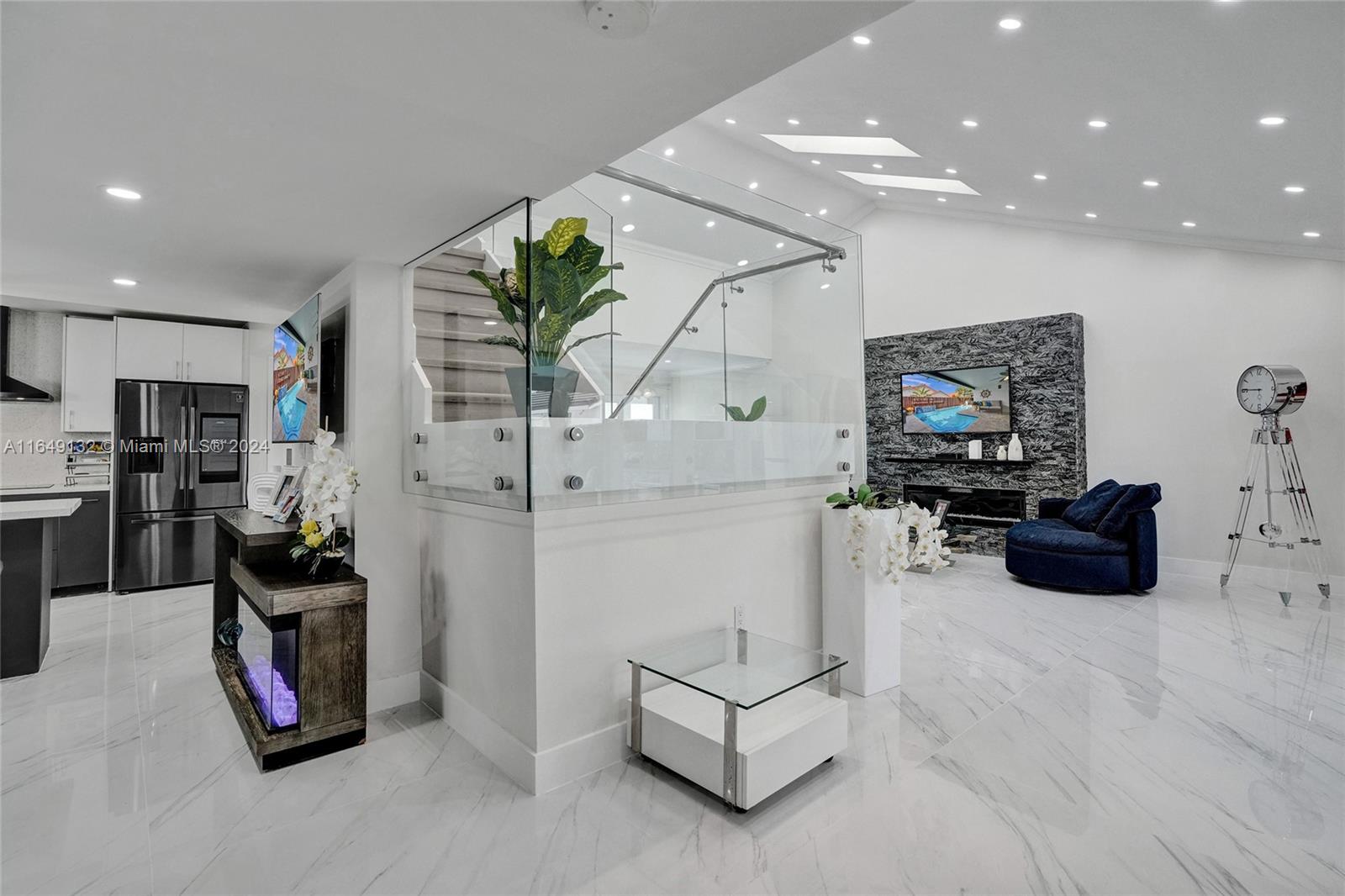 WEST LAKES GARDENS - Residential
