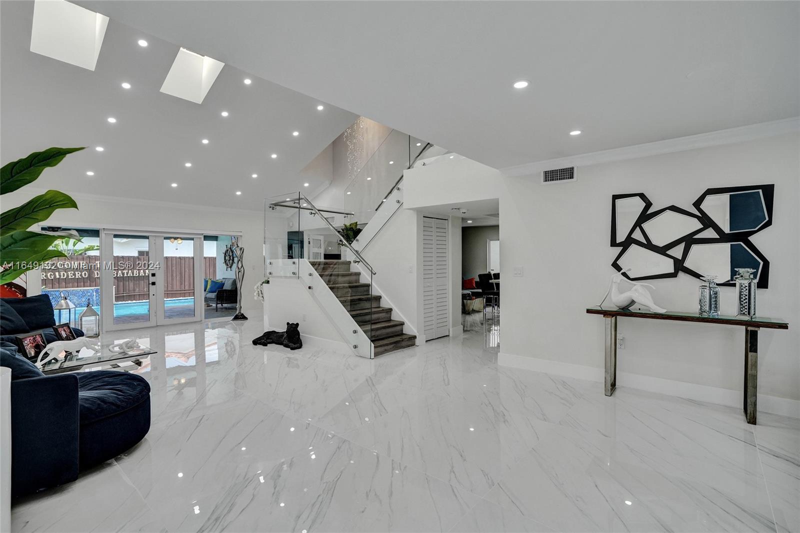 WEST LAKES GARDENS - Residential