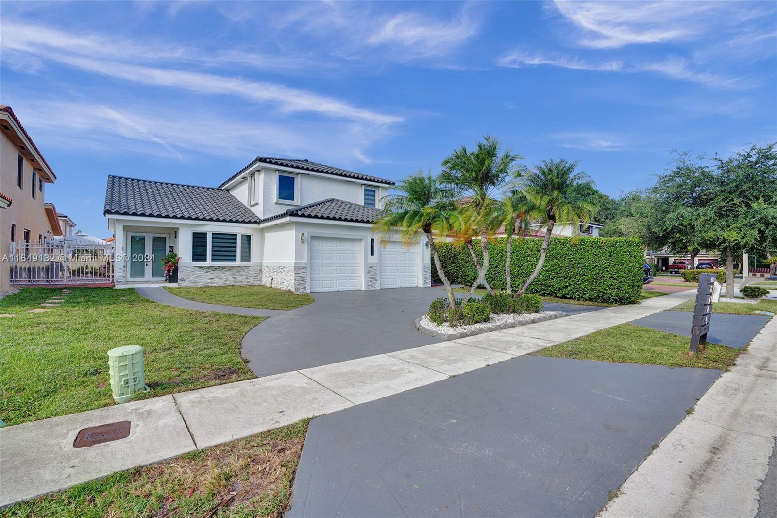 WEST LAKES GARDENS - Residential