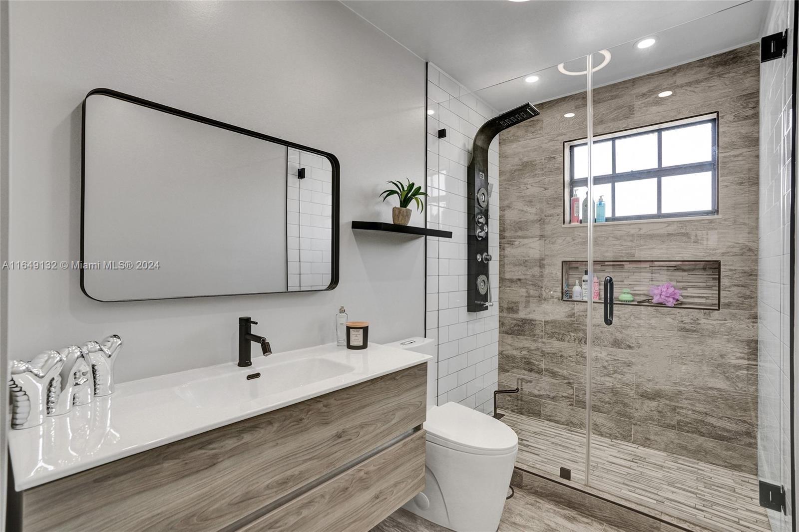 WEST LAKES GARDENS - Residential