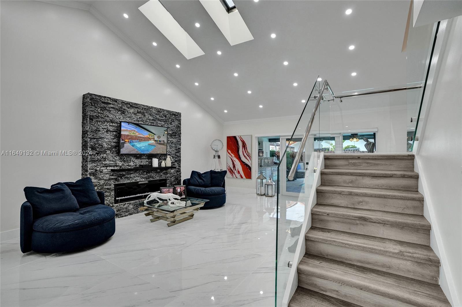WEST LAKES GARDENS - Residential