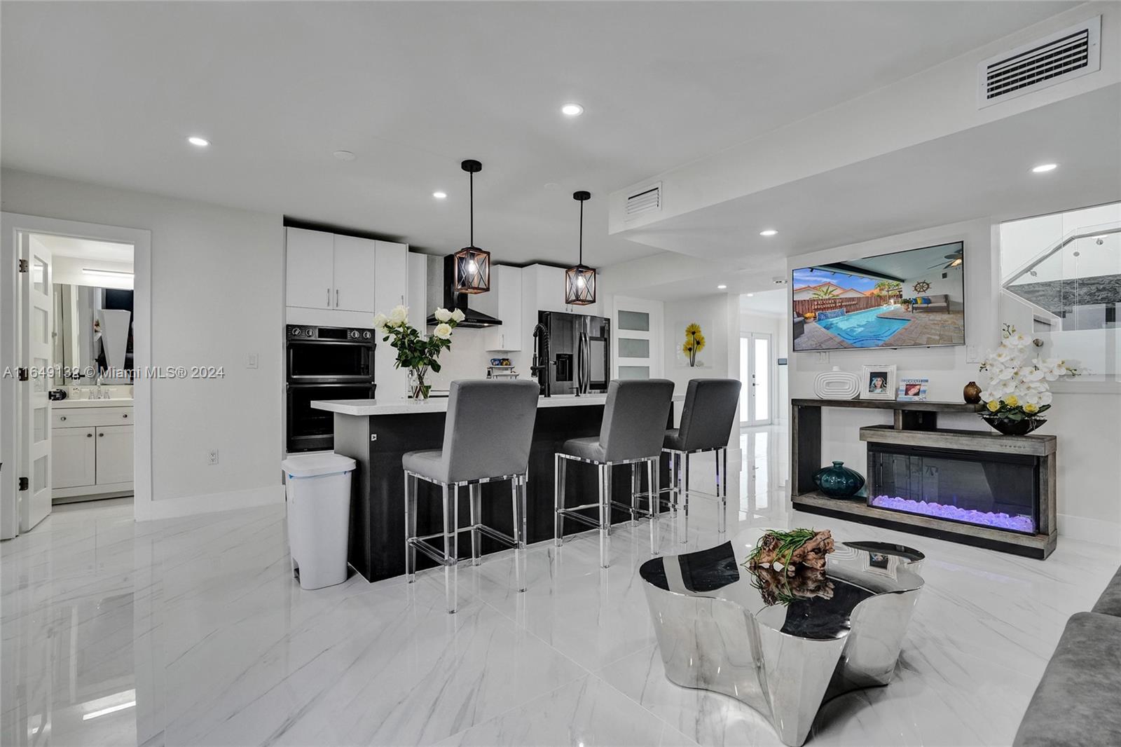 WEST LAKES GARDENS - Residential