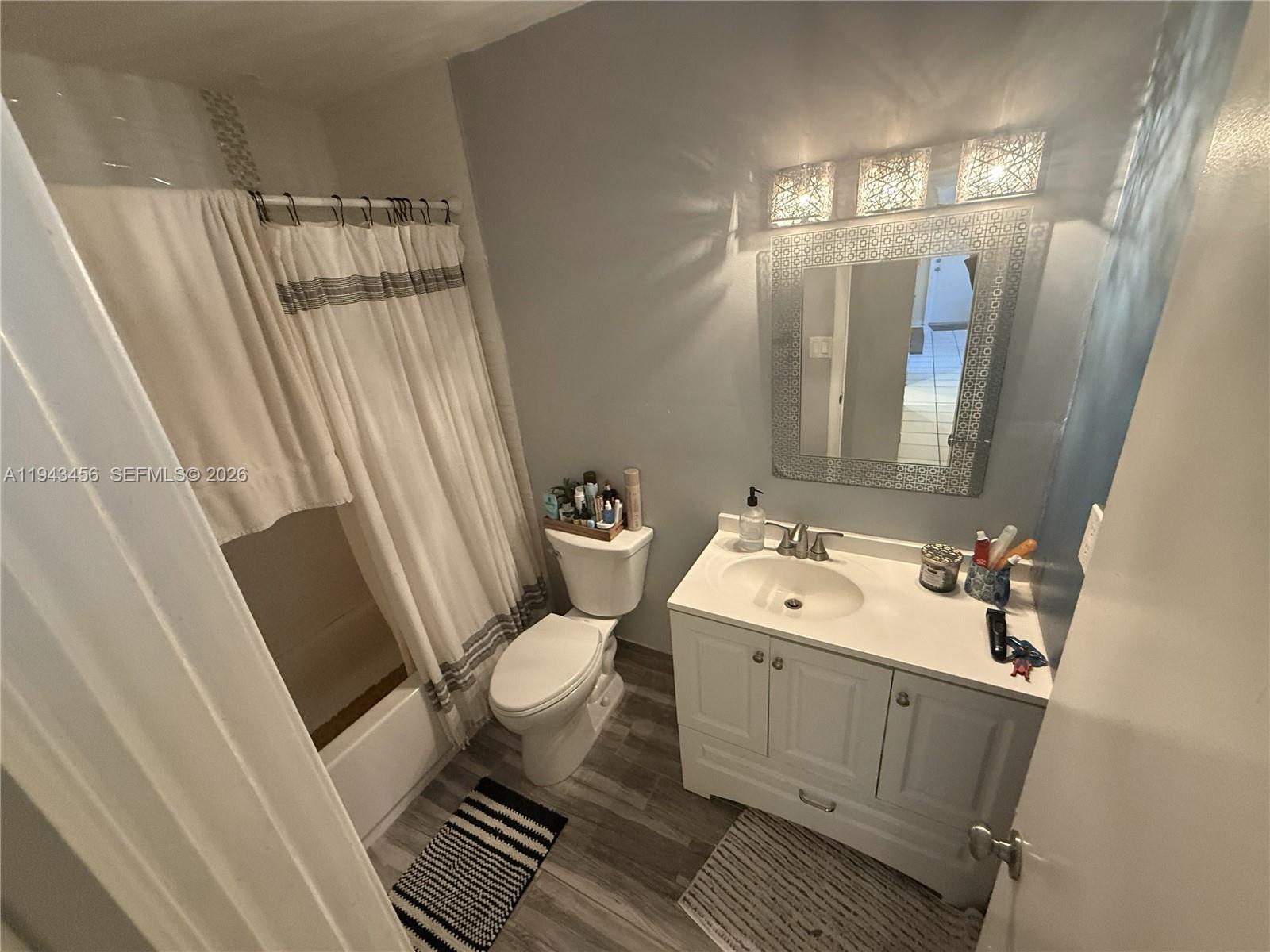 LAKEWOOD VILLAS CONDO - Residential