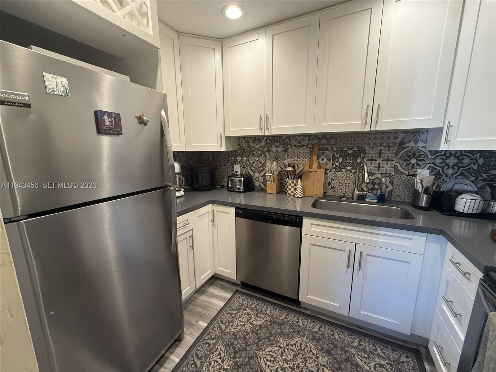 LAKEWOOD VILLAS CONDO - Residential