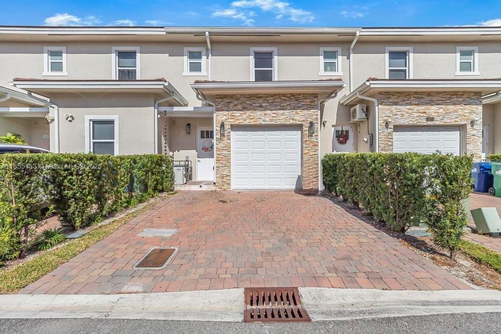 This beautifully maintained townhouse combines modern design with practical functionality and clean lines. Boasting 3 spacious bedrooms and 3 full bathrooms, it’s perfect for families or avid entertainers. The open layout effortlessly connects the living, dining, and kitchen spaces, enhanced by sleek countertops, abundant cabinetry, and stainless steel appliances. A chef's dream kitchen. Constructed in 2020, the home features energy-efficient upgrades for sustainable living. With 3 dedicated parking spaces, it offers ample convenience. Ideally situated near shopping and entertainment, this move-in-ready townhouse delivers comfort and accessibility—don’t miss this opportunity.