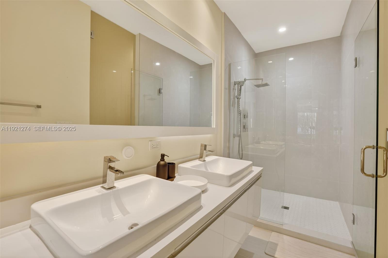 LANDMARK AT DORAL - Residential