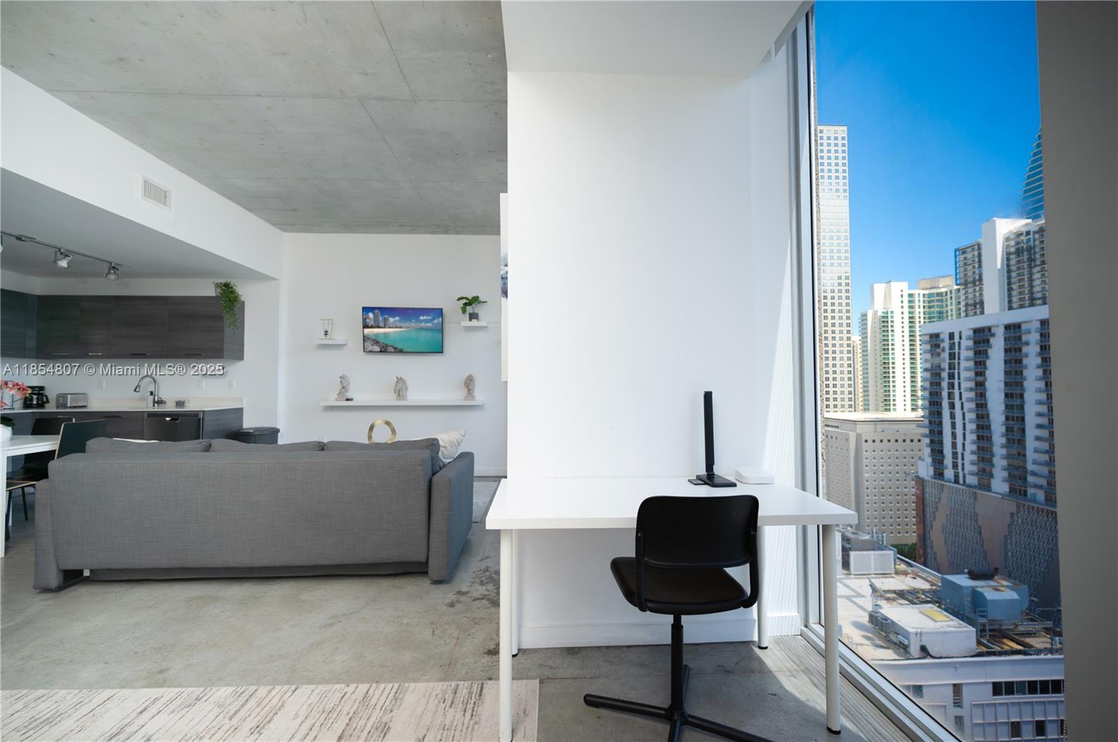 151 SE 1st St 2303
