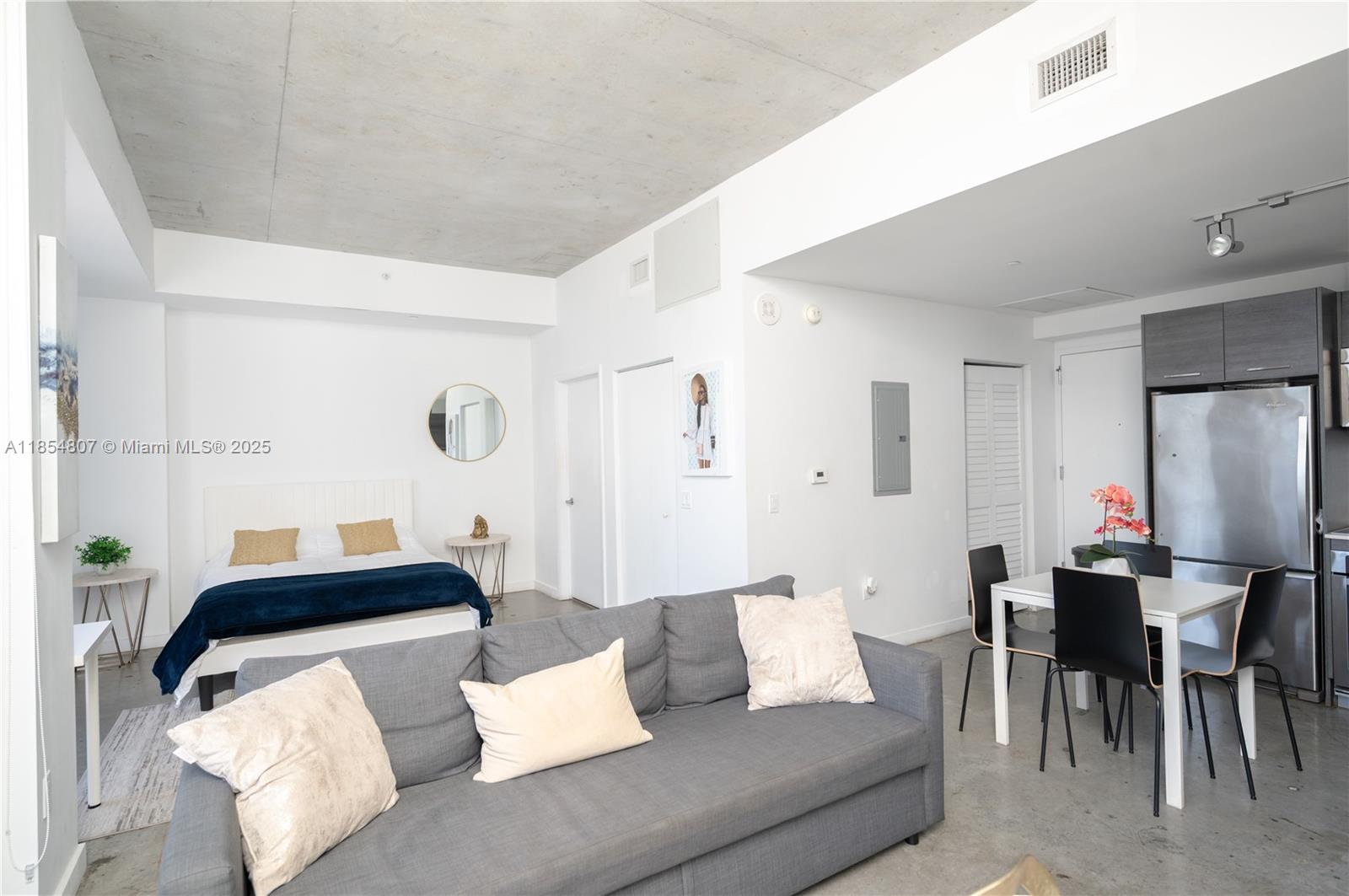 151 SE 1st St 2303