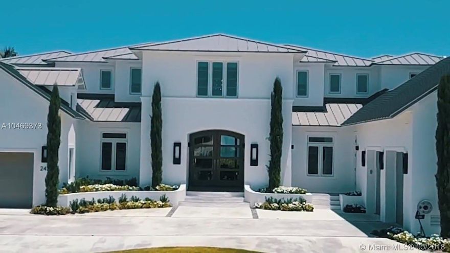 Stunning custom new build in Jupiter Inlet Colony. Beautiful elevated lot with Ocean and Jupiter Inlet views. Construction and interior design by Island Time Renovation & Design.