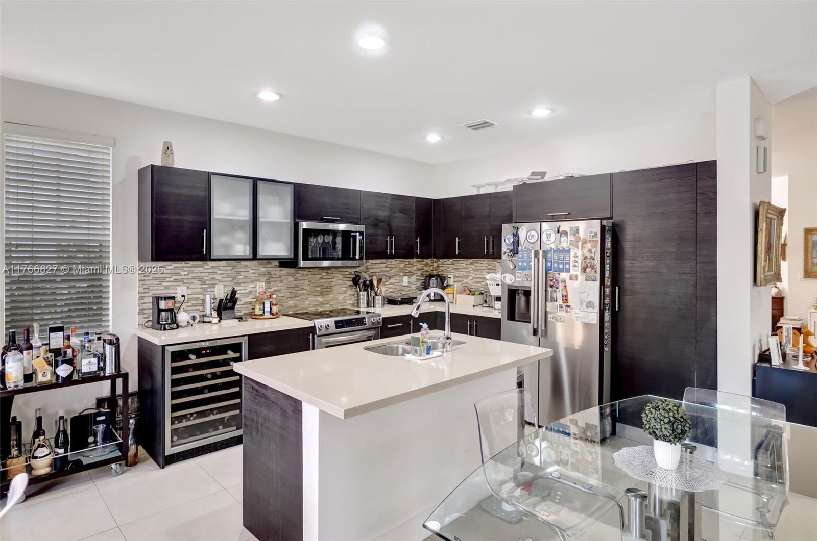 VINTAGE ESTATES - Residential