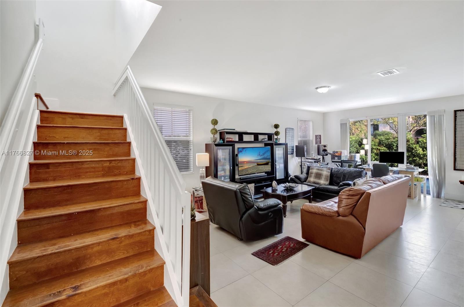 VINTAGE ESTATES - Residential