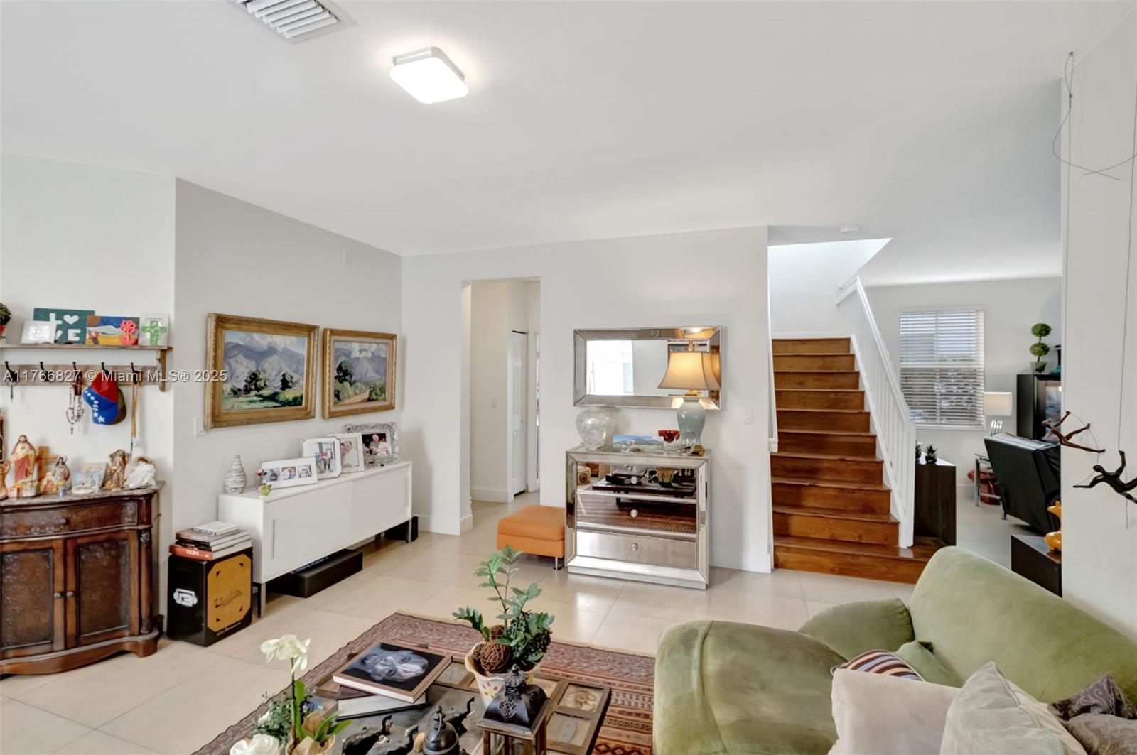 VINTAGE ESTATES - Residential