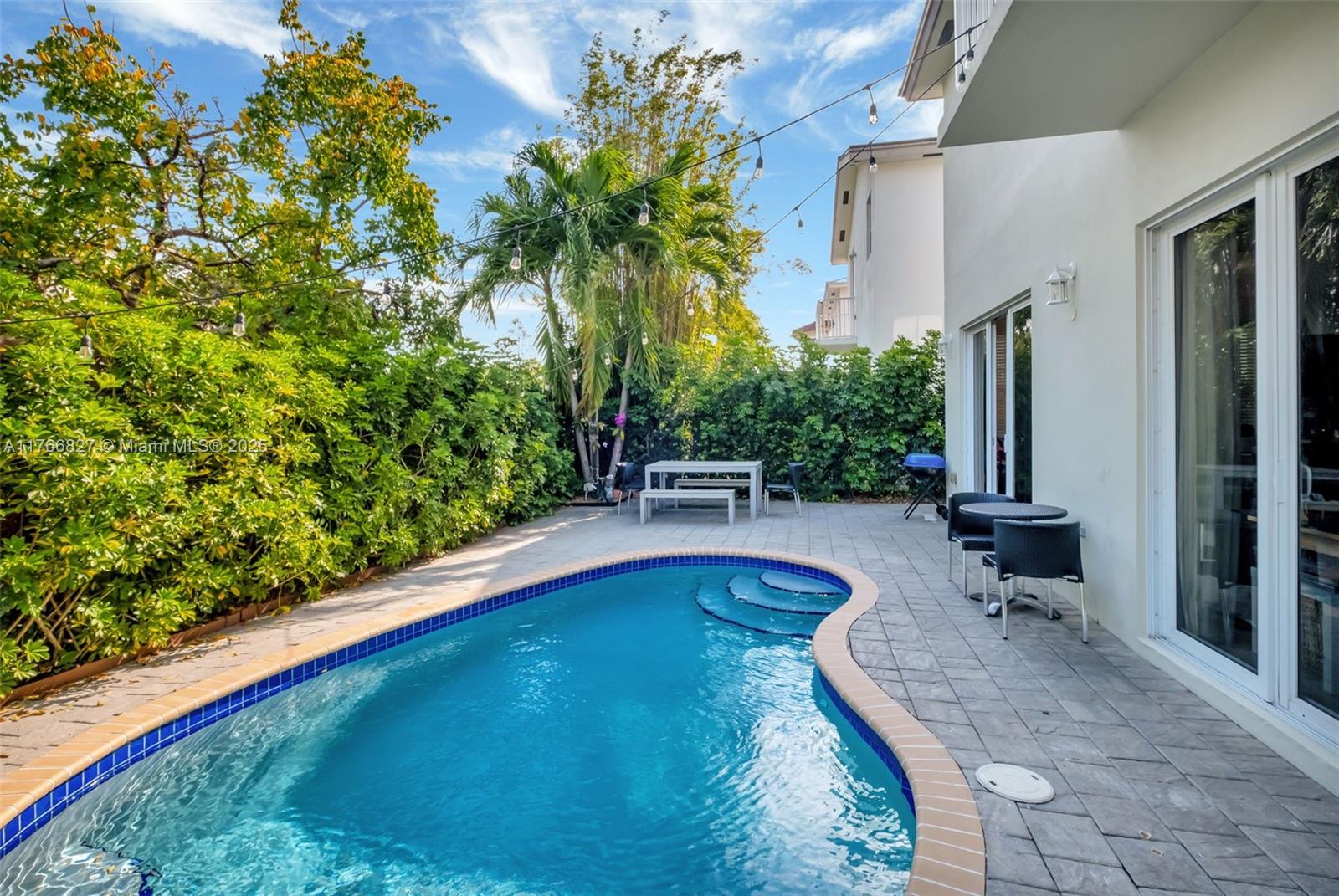 VINTAGE ESTATES - Residential