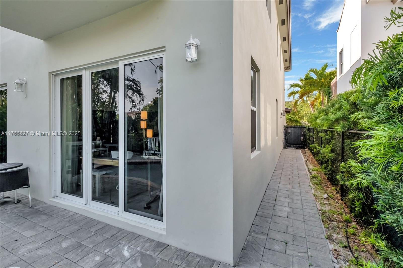 VINTAGE ESTATES - Residential