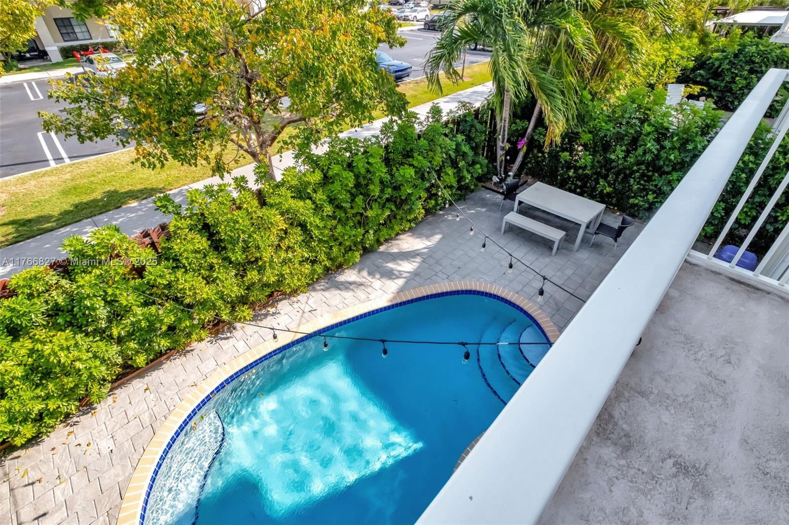 VINTAGE ESTATES - Residential