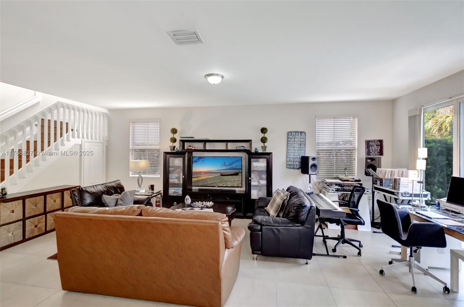 VINTAGE ESTATES - Residential