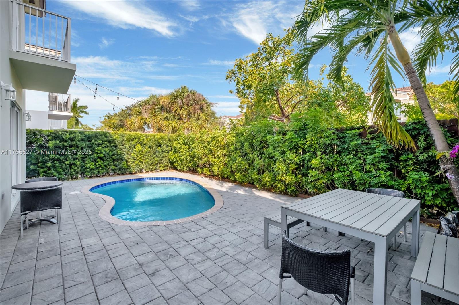VINTAGE ESTATES - Residential