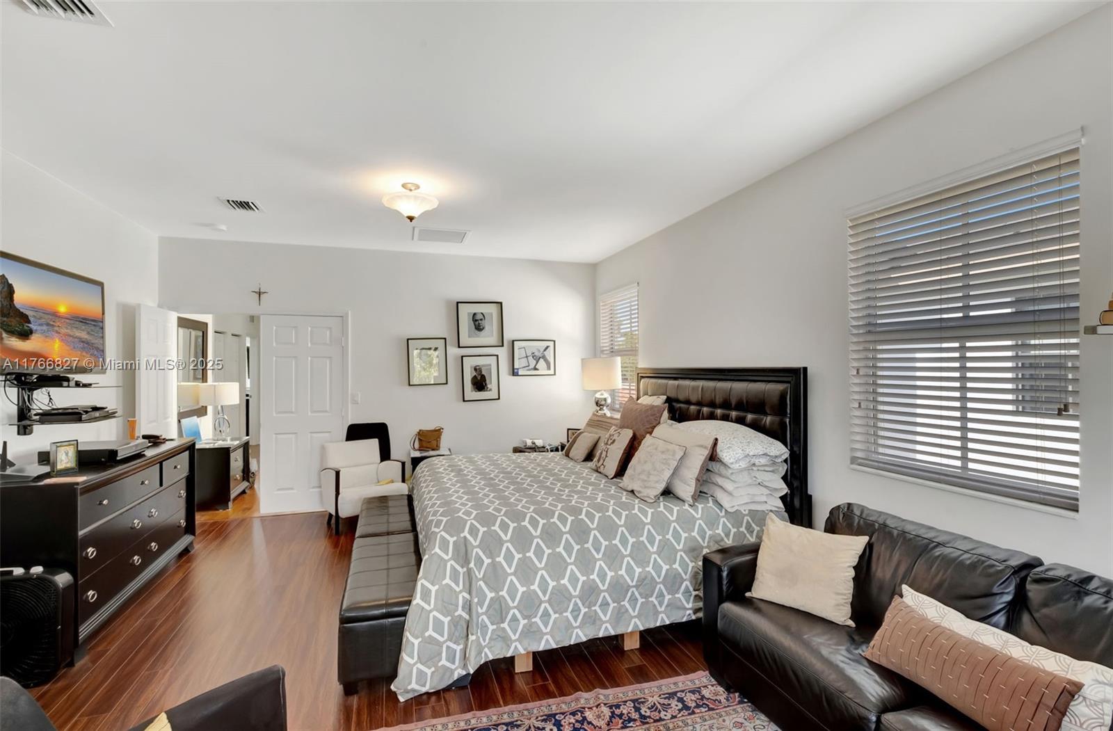VINTAGE ESTATES - Residential