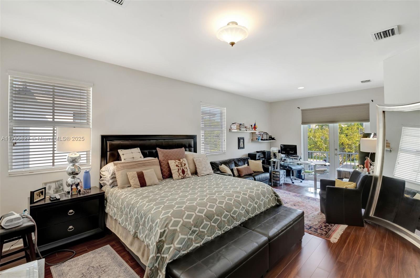 VINTAGE ESTATES - Residential