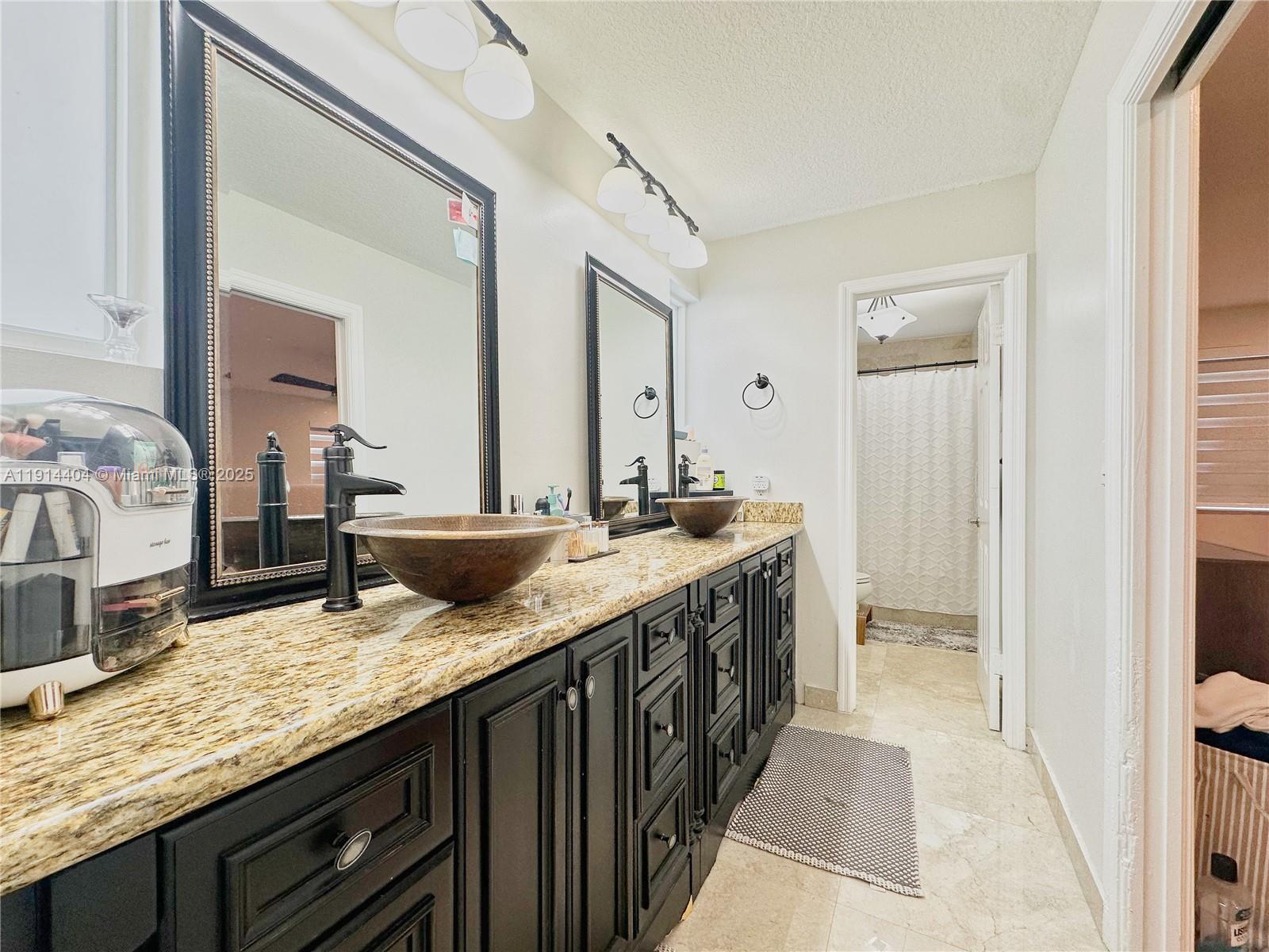 JACARANDAS AT SUNSET - Residential