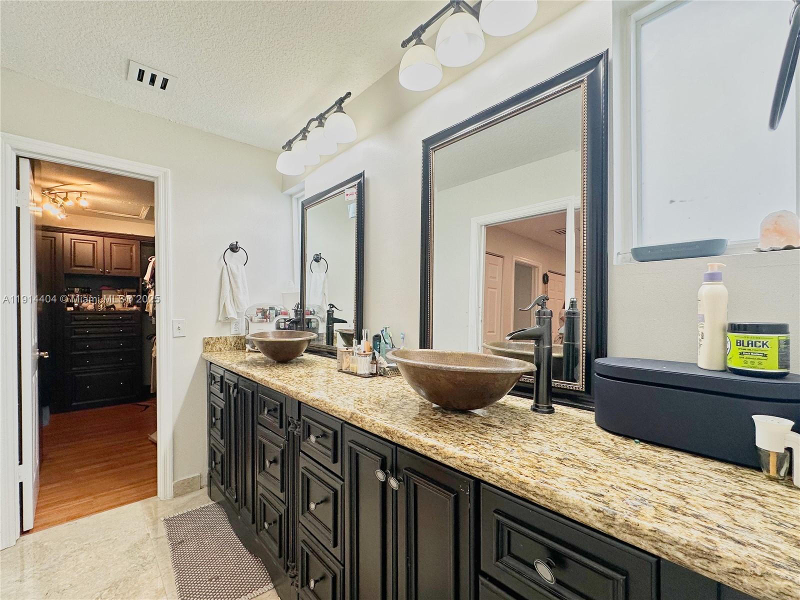 JACARANDAS AT SUNSET - Residential