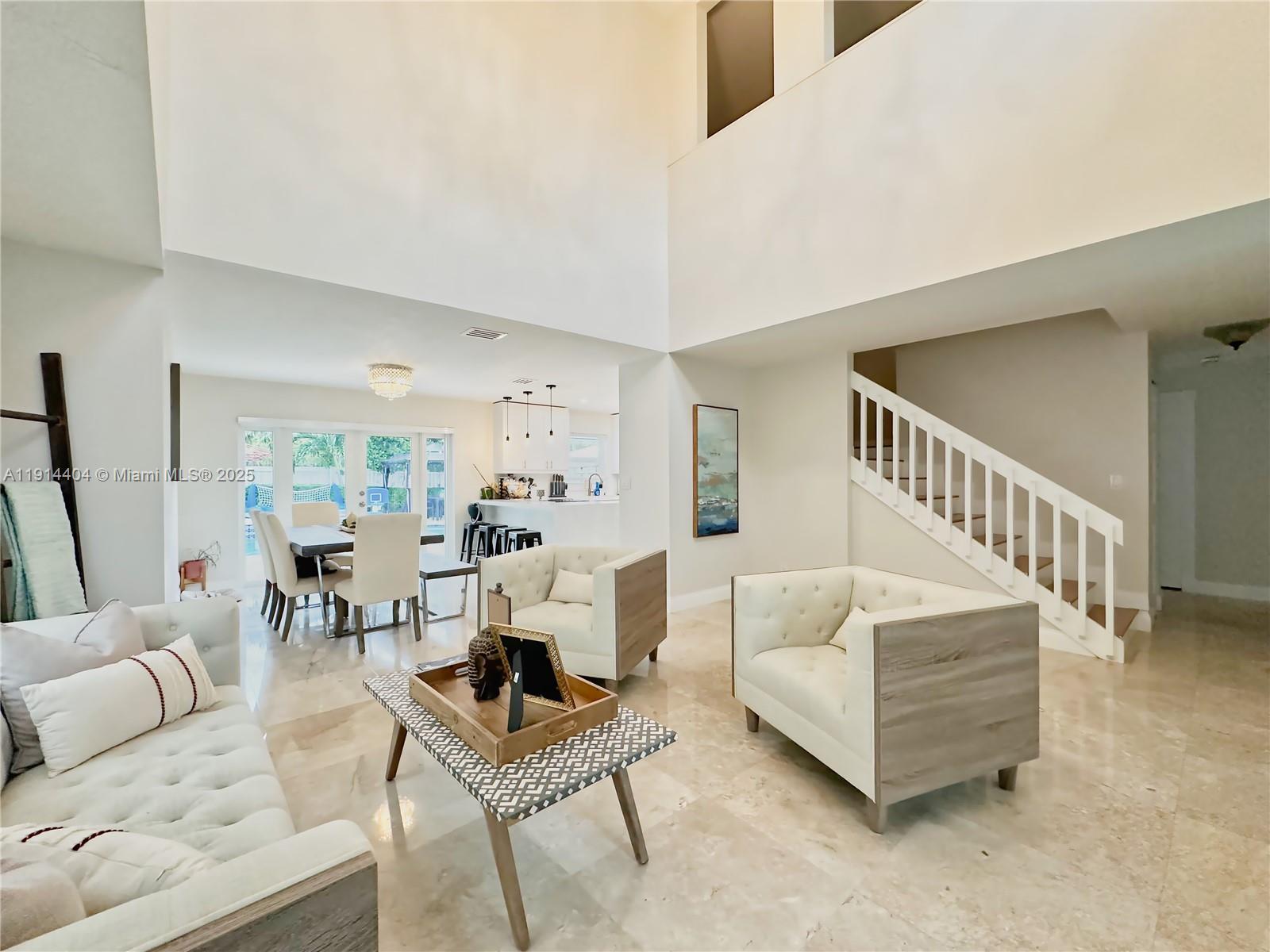 JACARANDAS AT SUNSET - Residential