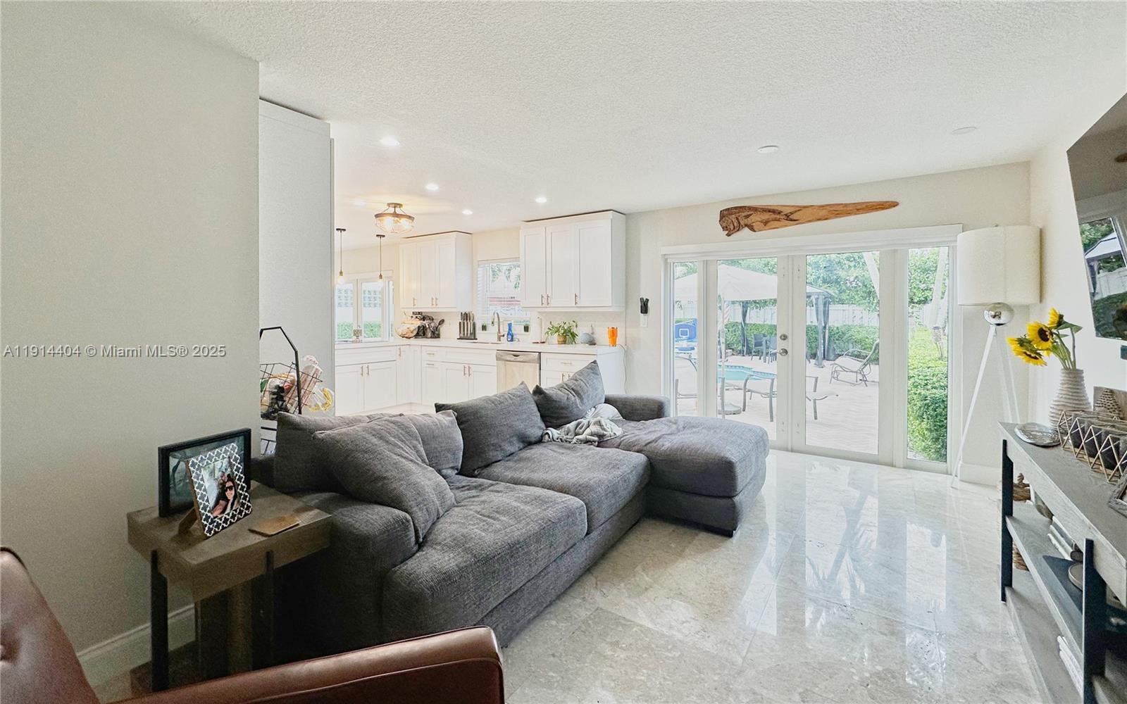 JACARANDAS AT SUNSET - Residential