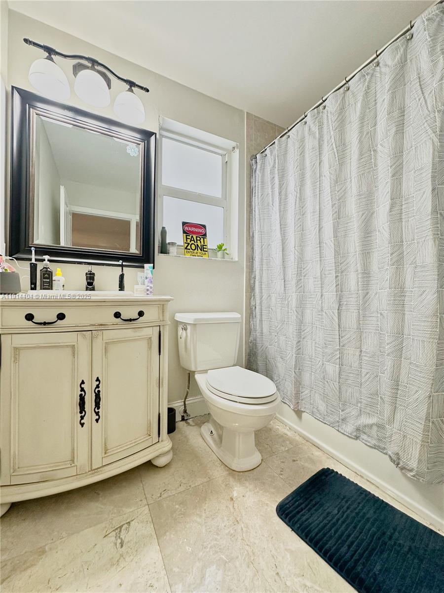 JACARANDAS AT SUNSET - Residential