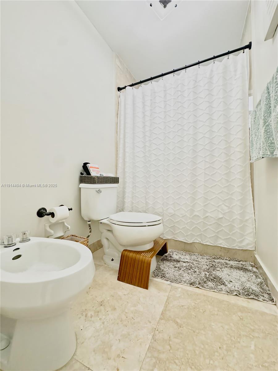 JACARANDAS AT SUNSET - Residential