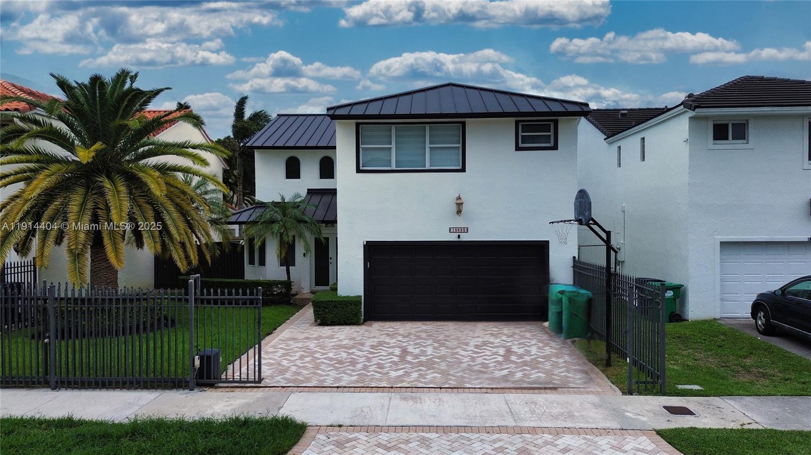 JACARANDAS AT SUNSET - Residential
