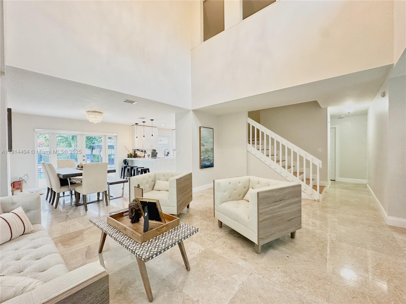 JACARANDAS AT SUNSET - Residential