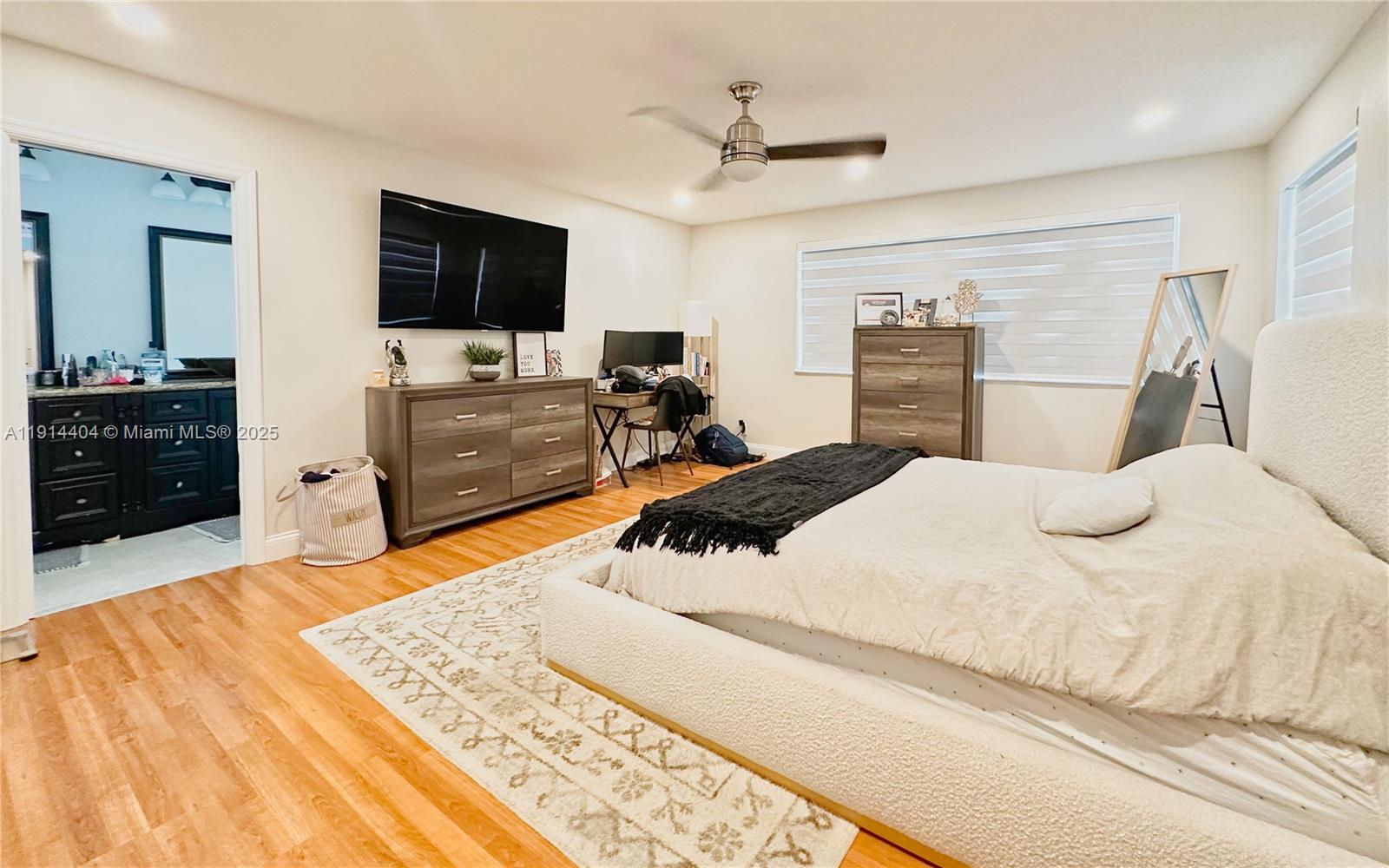 JACARANDAS AT SUNSET - Residential