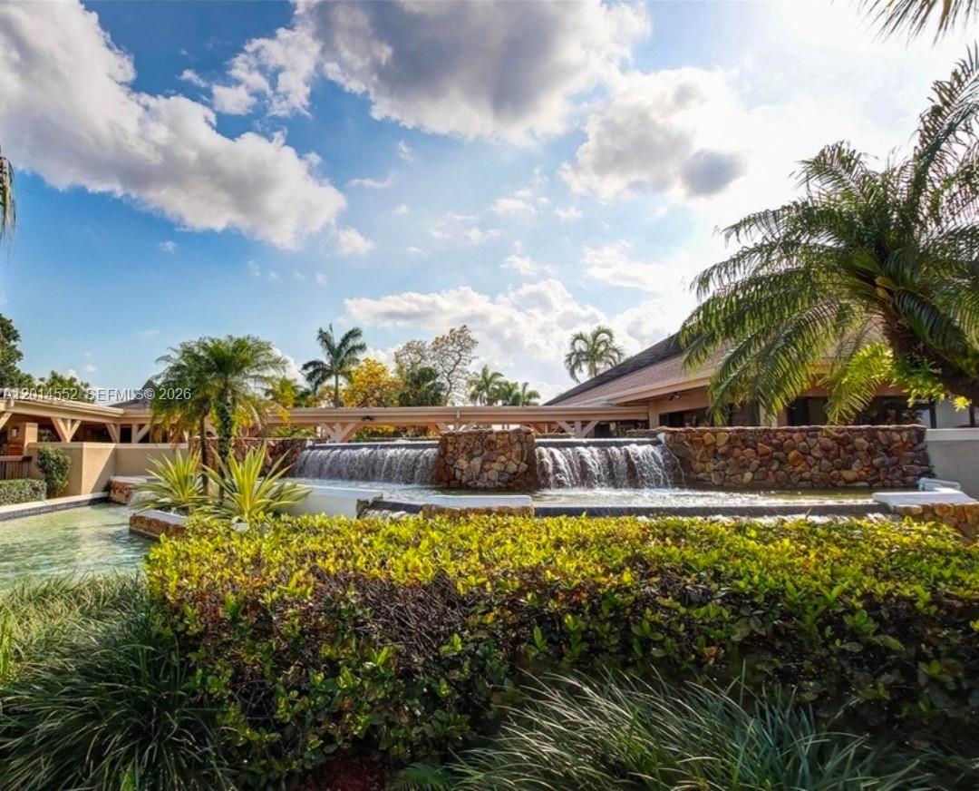 LAKES MEADOW VILG HOMES C - Residential Lease