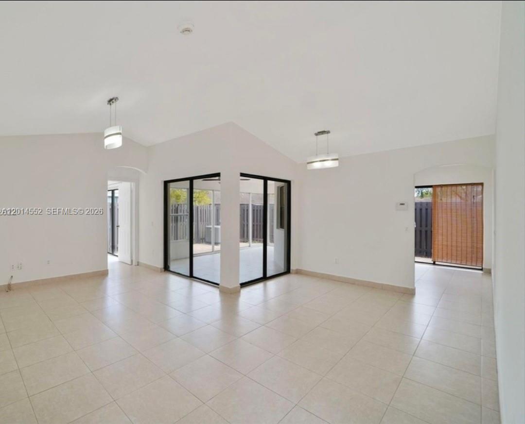 LAKES MEADOW VILG HOMES C - Residential Lease